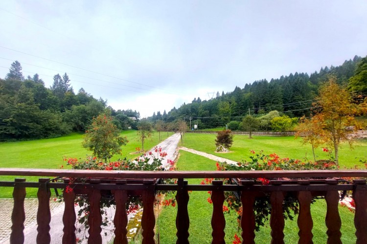 SPLENDIDA VILLA CON AMPIO GIARDINO A LUSIANA