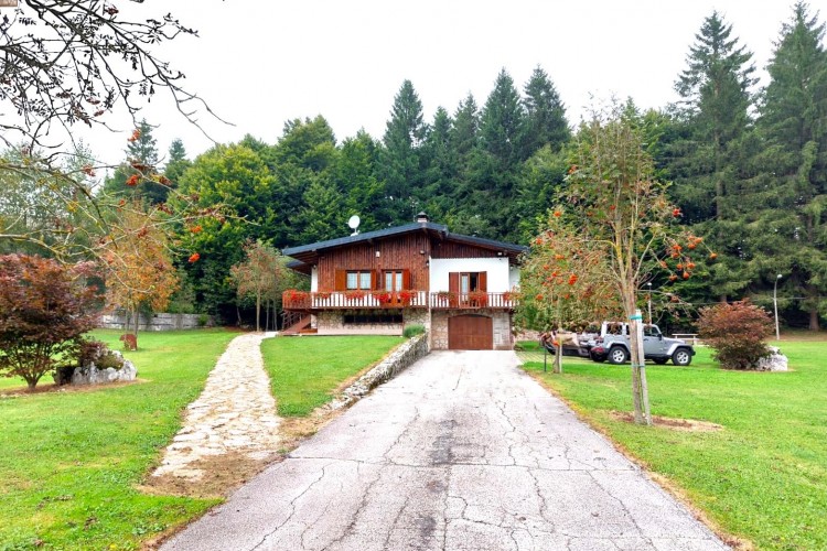 SPLENDIDA VILLA CON AMPIO GIARDINO A LUSIANA