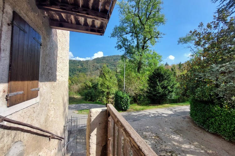 CASA RUSTICA CON SPLENDIDA VISTA A FASTRO