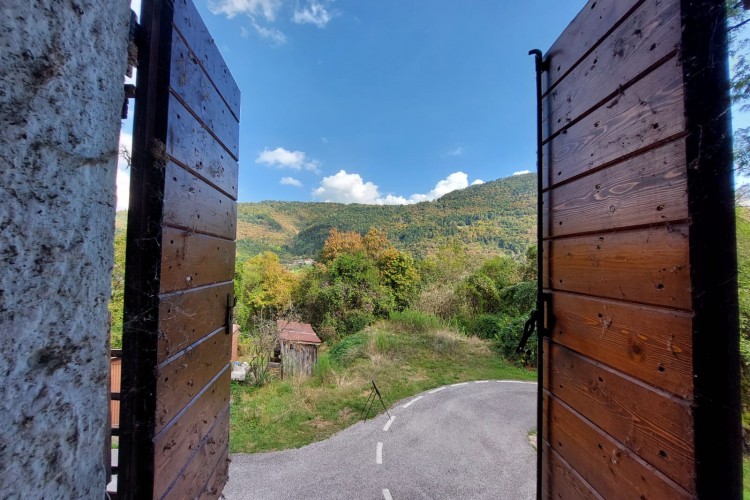 CASA RUSTICA CON SPLENDIDA VISTA A FASTRO