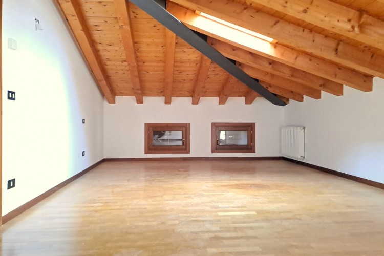 APPARTAMENTO DUPLEX CON TRE CAMERE A PIEVE DEL GRAPPA